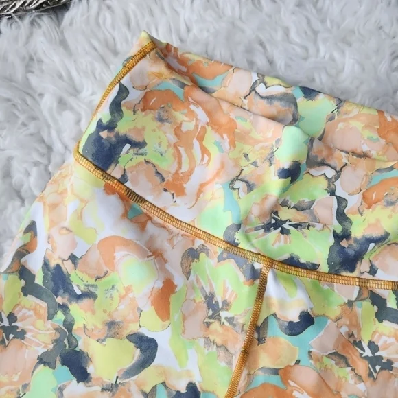 Fabletics Define PowerHold® High-Waisted 7/8 Legging. Color: PAINTED MARIGOLD. S - Picture 4 of 12